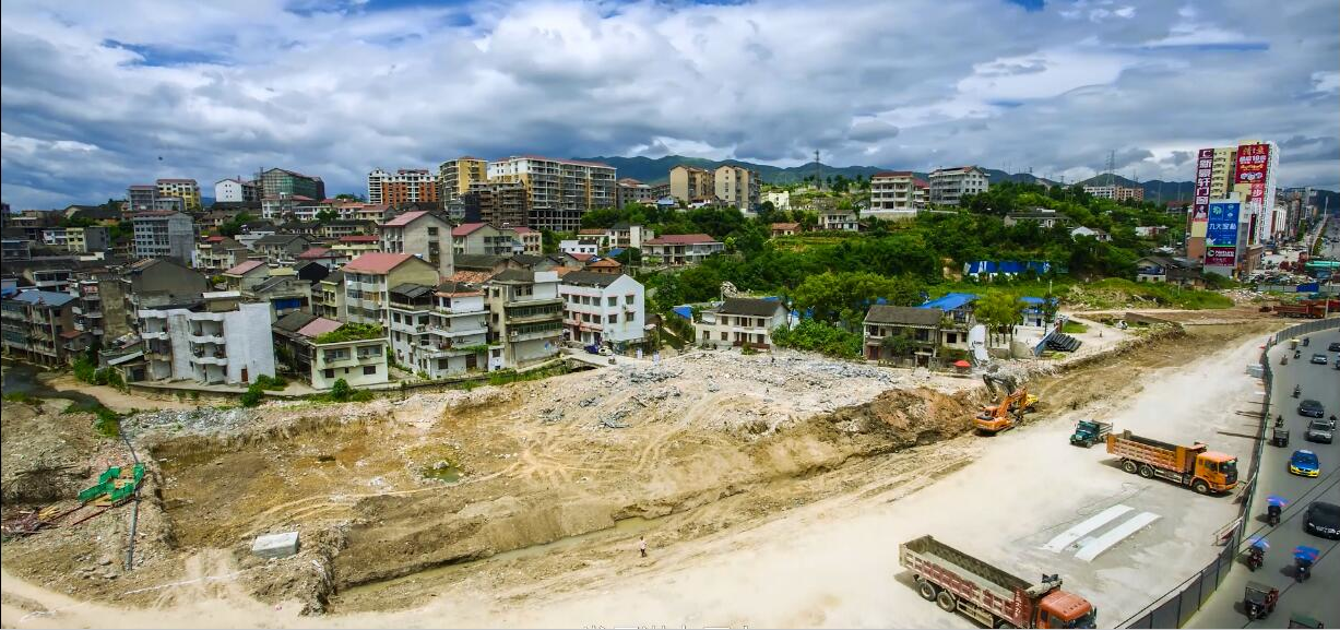 夏家溪地块位于警予北路,地处溆浦城北中心城区,紧邻贯穿县城南北的主